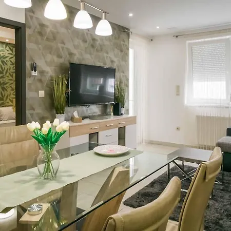 Devai-lux Apartment Sarvar