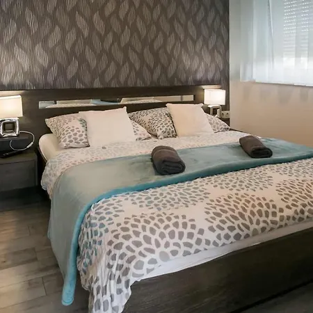 Devai-lux Apartment *