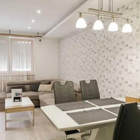 Devai-lux Apartment